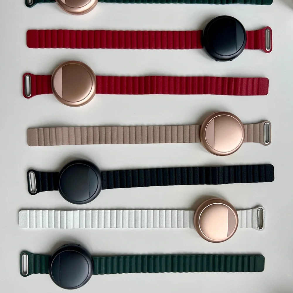 Smartwatch - Black and Rose Gold - Picture 2 of 3